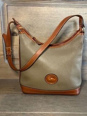 Dooney & Bourke Pebbled Leather Bucket Hobo Bag Taupe British Tan Trim Dust Bag